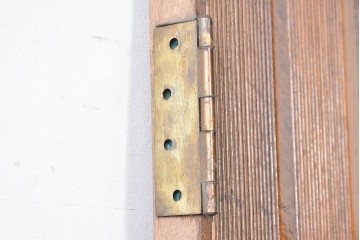 ヴィンテージ建具　昭和中期　縦リブ意匠が際立つミッドセンチュリーデザインの扉1枚　(R-087449)