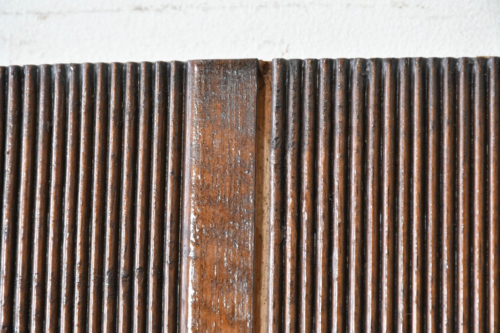 ヴィンテージ建具　昭和中期　縦リブ意匠が際立つミッドセンチュリーデザインの扉1枚　(R-087449)