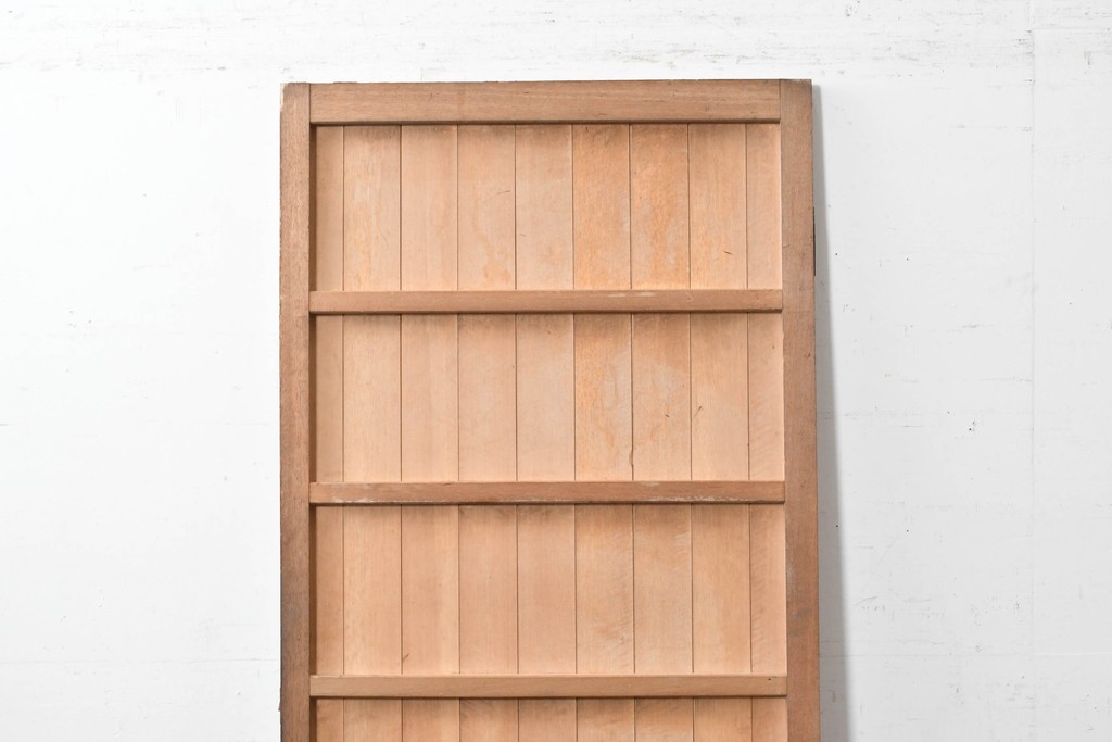 ヴィンテージ建具　昭和中期　縦リブ意匠が際立つミッドセンチュリーデザインの扉1枚　(R-087449)