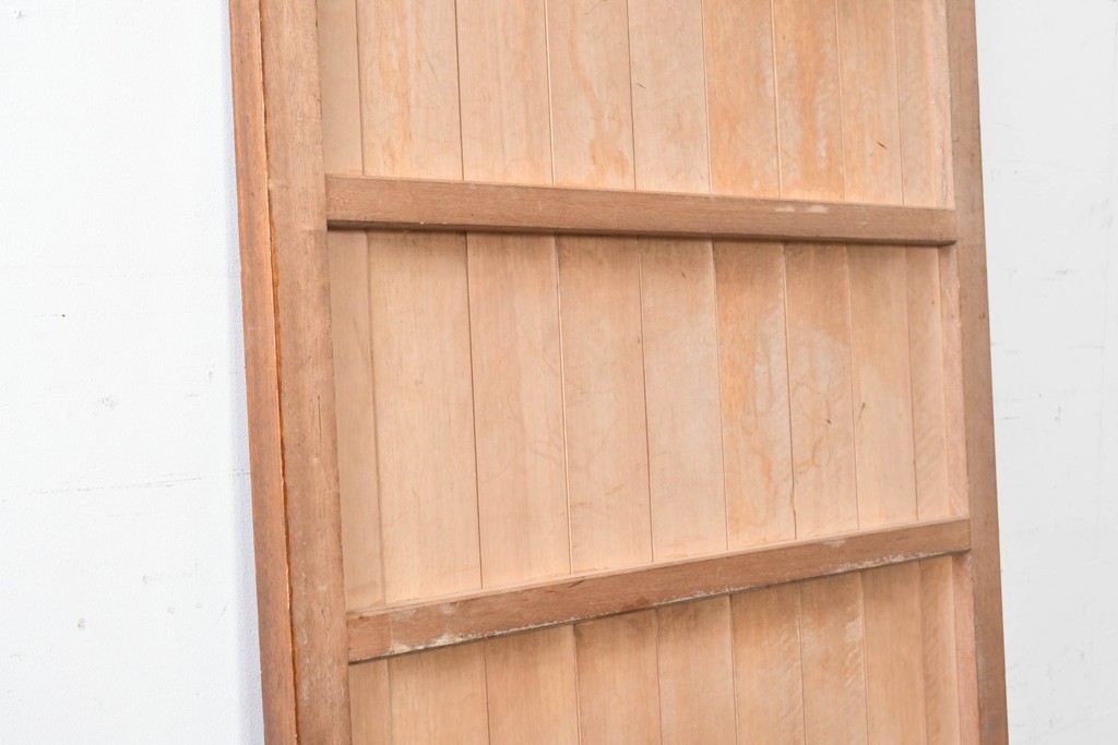 ヴィンテージ建具　昭和中期　縦リブ意匠が際立つミッドセンチュリーデザインの扉1枚　(R-087449)