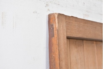 ヴィンテージ建具　昭和中期　縦リブ意匠が際立つミッドセンチュリーデザインの扉1枚　(R-087449)