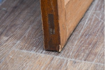 ヴィンテージ建具　昭和中期　縦リブ意匠が際立つミッドセンチュリーデザインの扉1枚　(R-087449)