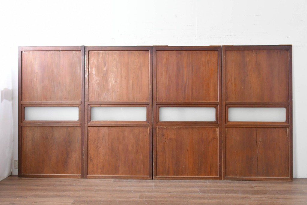 アンティーク建具　大正から昭和初期　落ち着いた木色とすりガラスが古民家風の空間に馴染む板戸4枚セット　(R-087451)