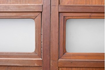 アンティーク建具　大正から昭和初期　落ち着いた木色とすりガラスが古民家風の空間に馴染む板戸4枚セット　(R-087451)