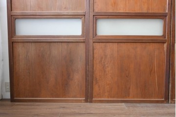 アンティーク建具　大正から昭和初期　落ち着いた木色とすりガラスが古民家風の空間に馴染む板戸4枚セット　(R-087451)