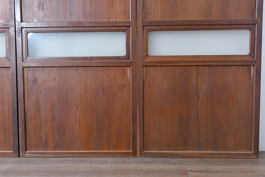 アンティーク建具　大正から昭和初期　落ち着いた木色とすりガラスが古民家風の空間に馴染む板戸4枚セット　(R-087451)