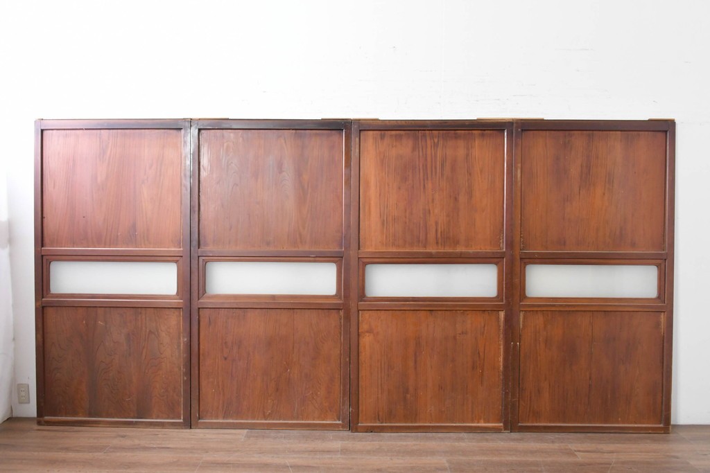 アンティーク建具　大正から昭和初期　落ち着いた木色とすりガラスが古民家風の空間に馴染む板戸4枚セット　(R-087451)