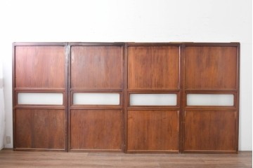 アンティーク建具　大正から昭和初期　落ち着いた木色とすりガラスが古民家風の空間に馴染む板戸4枚セット　(R-087451)