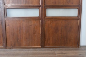 アンティーク建具　大正から昭和初期　落ち着いた木色とすりガラスが古民家風の空間に馴染む板戸4枚セット　(R-087451)