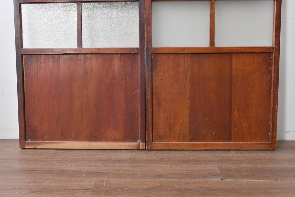 アンティーク建具　昭和初期　レトロな雰囲気漂うガラス帯戸2枚セット　(R-087452)