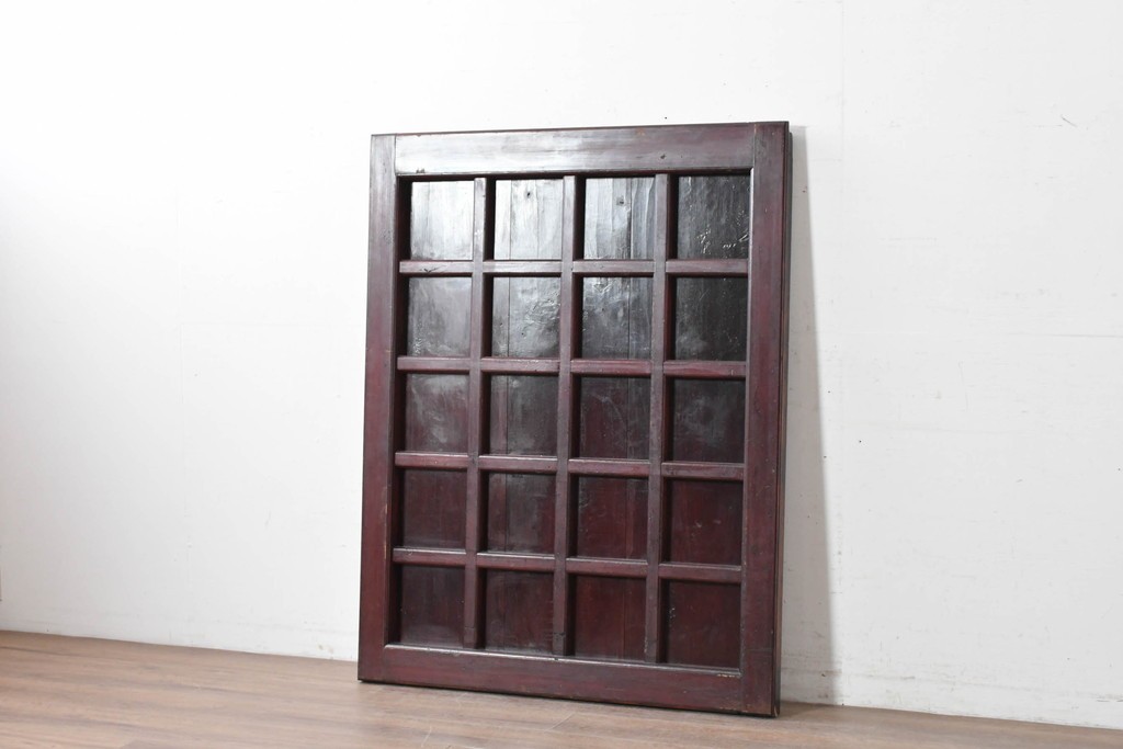 アンティーク建具　明治から大正期　深みのある色合いの小さな狐格子くぐり戸1枚　(R-087456)