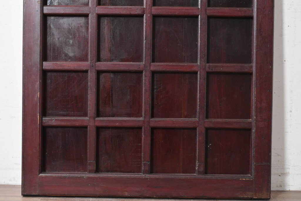 アンティーク建具　明治から大正期　深みのある色合いの小さな狐格子くぐり戸1枚　(R-087456)