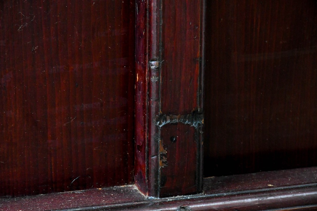 アンティーク建具　明治から大正期　深みのある色合いの小さな狐格子くぐり戸1枚　(R-087456)