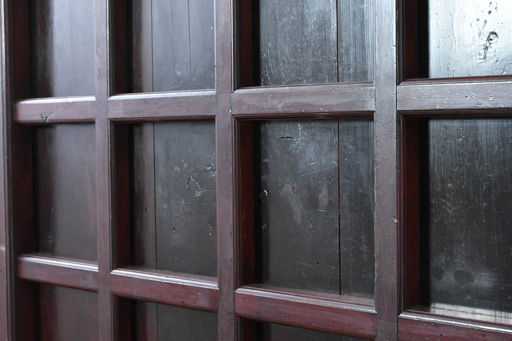 アンティーク建具　明治から大正期　深みのある色合いの小さな狐格子くぐり戸1枚　(R-087456)