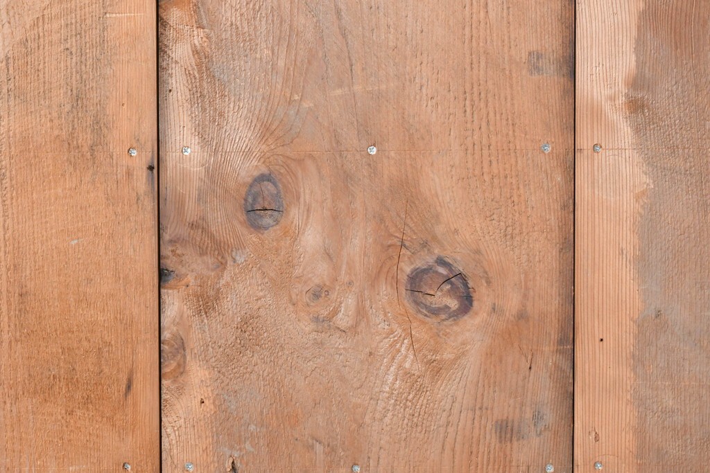 アンティーク建具　明治から大正期　深みのある色合いの小さな狐格子くぐり戸1枚　(R-087456)