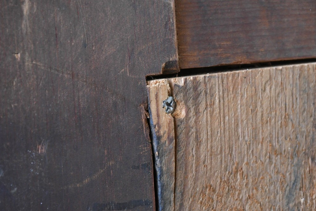 アンティーク建具　明治から大正期　深みのある色合いの小さな狐格子くぐり戸1枚　(R-087456)