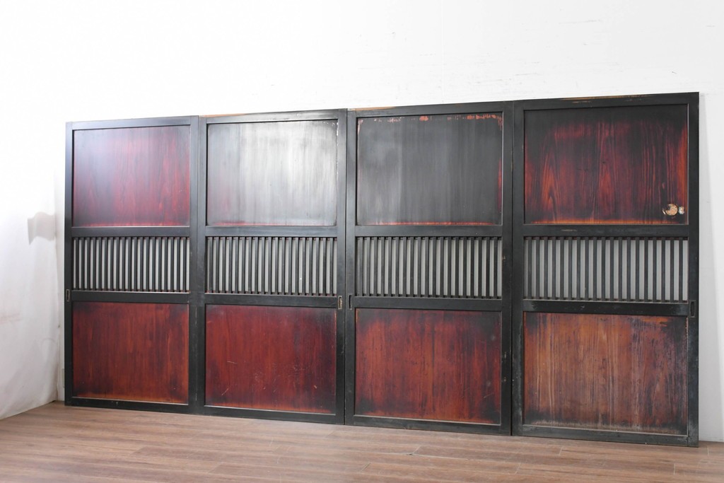 アンティーク建具　明治から大正期　すすけた風合いが魅力の格子帯戸4枚セット　(R-087457)