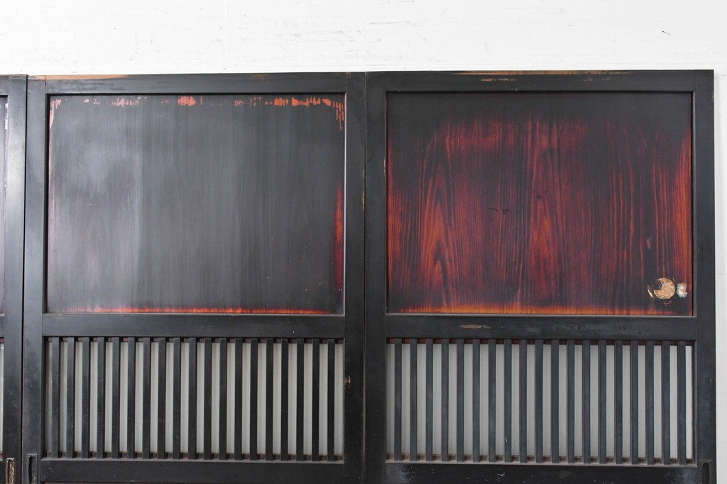 アンティーク建具　明治から大正期　すすけた風合いが魅力の格子帯戸4枚セット　(R-087457)