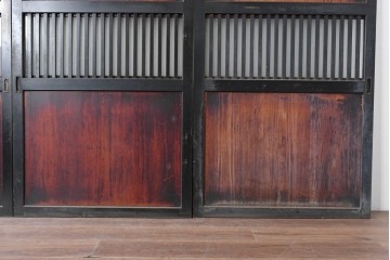 アンティーク建具　明治から大正期　すすけた風合いが魅力の格子帯戸4枚セット　(R-087457)
