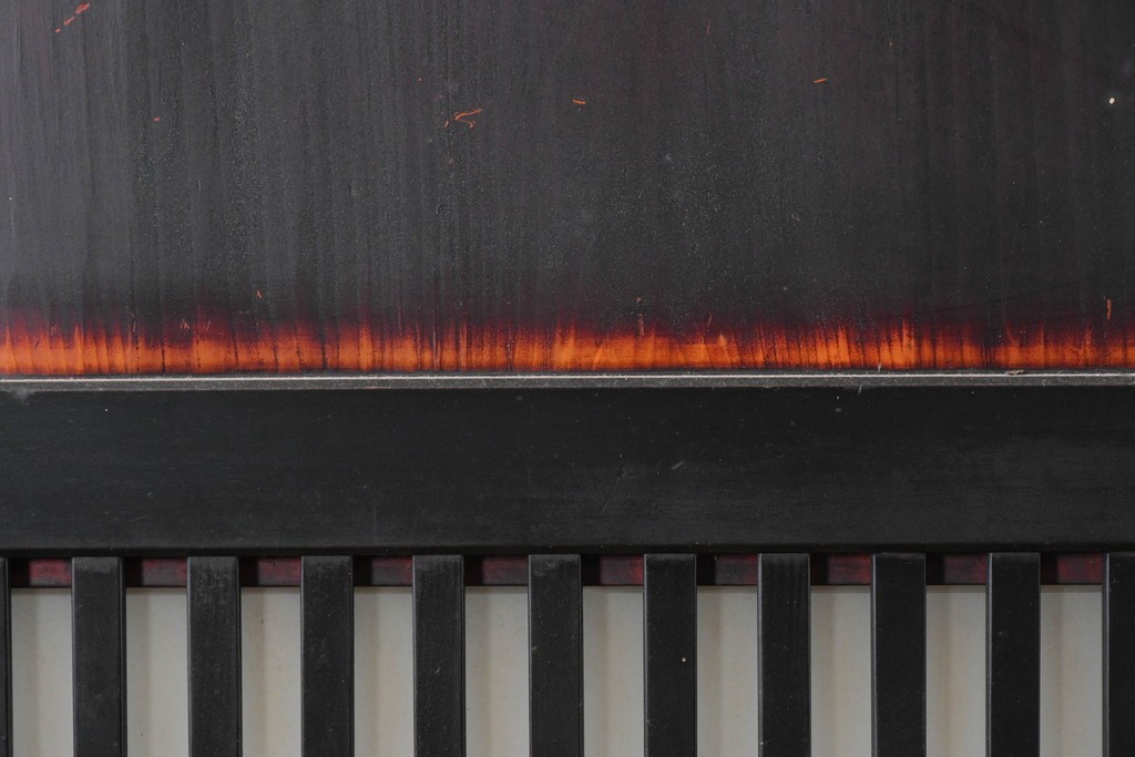 アンティーク建具　明治から大正期　すすけた風合いが魅力の格子帯戸4枚セット　(R-087457)