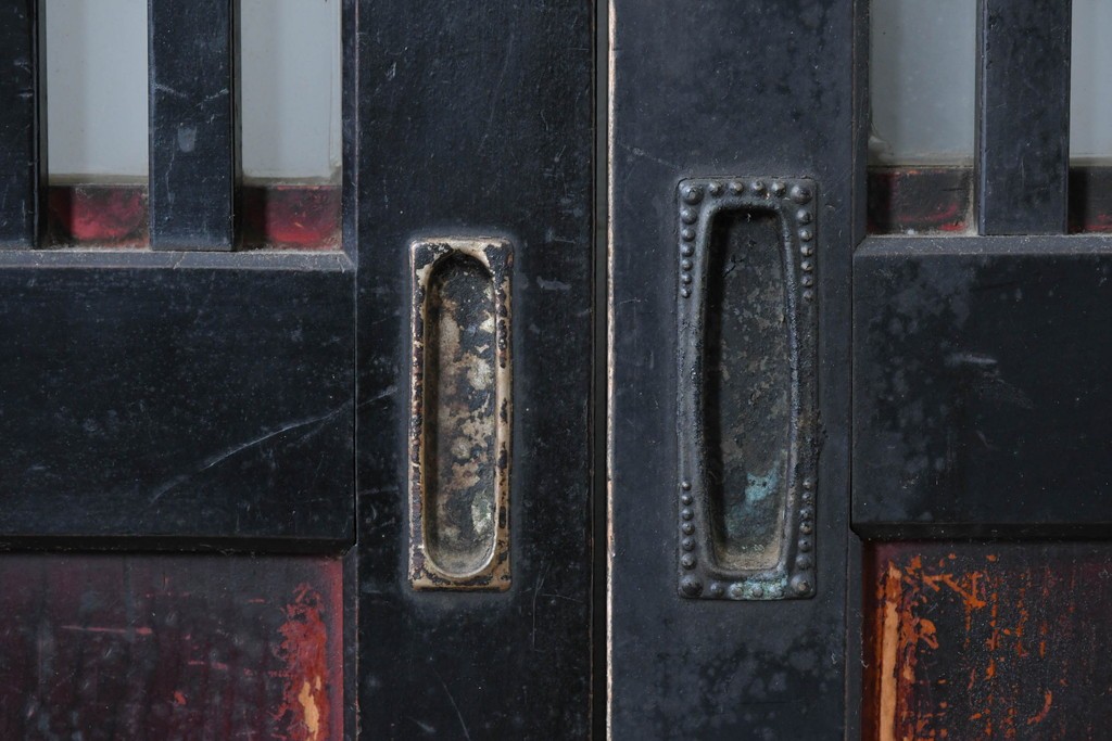 アンティーク建具　明治から大正期　すすけた風合いが魅力の格子帯戸4枚セット　(R-087457)