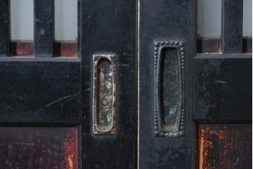アンティーク建具　明治から大正期　すすけた風合いが魅力の格子帯戸4枚セット　(R-087457)