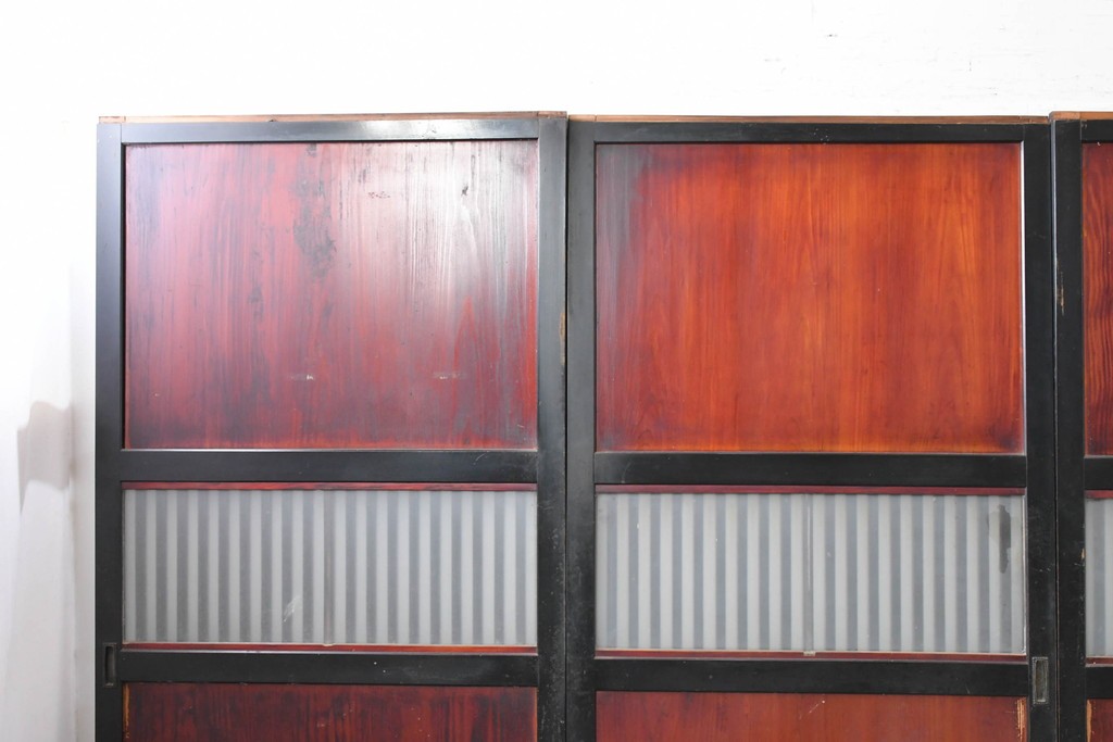 アンティーク建具　明治から大正期　すすけた風合いが魅力の格子帯戸4枚セット　(R-087457)