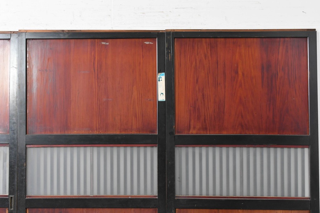 アンティーク建具　明治から大正期　すすけた風合いが魅力の格子帯戸4枚セット　(R-087457)