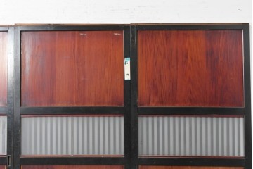 アンティーク建具　明治から大正期　すすけた風合いが魅力の格子帯戸4枚セット　(R-087457)
