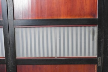 アンティーク建具　明治から大正期　すすけた風合いが魅力の格子帯戸4枚セット　(R-087457)