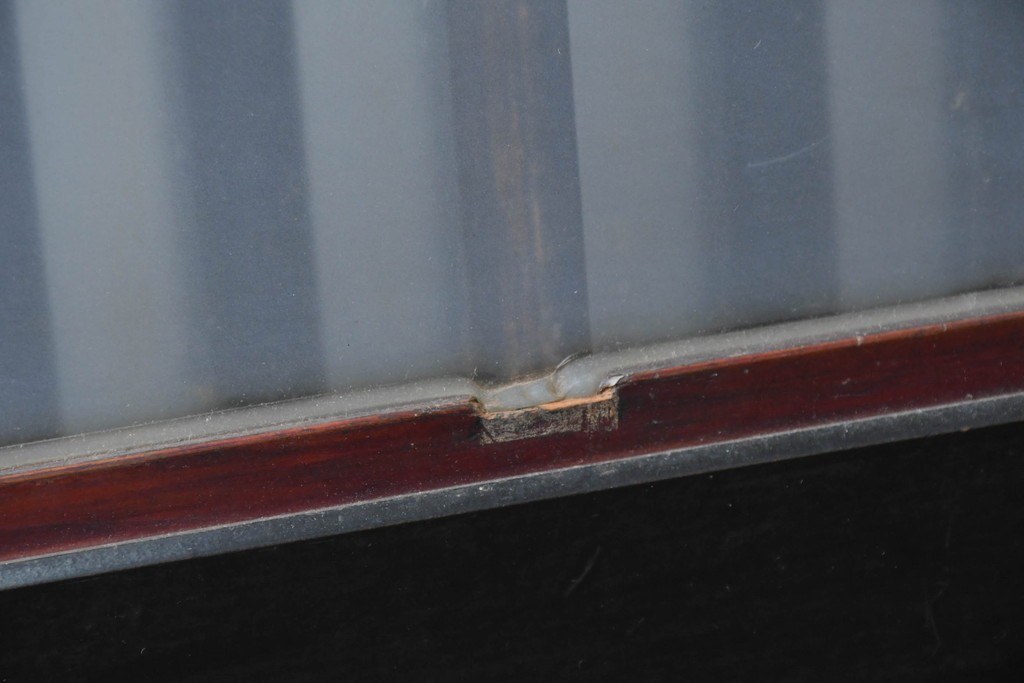 アンティーク建具　明治から大正期　すすけた風合いが魅力の格子帯戸4枚セット　(R-087457)