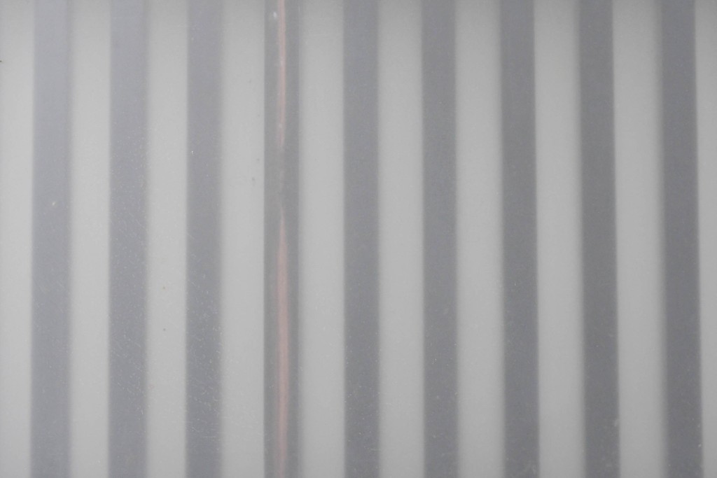 アンティーク建具　明治から大正期　すすけた風合いが魅力の格子帯戸4枚セット　(R-087457)