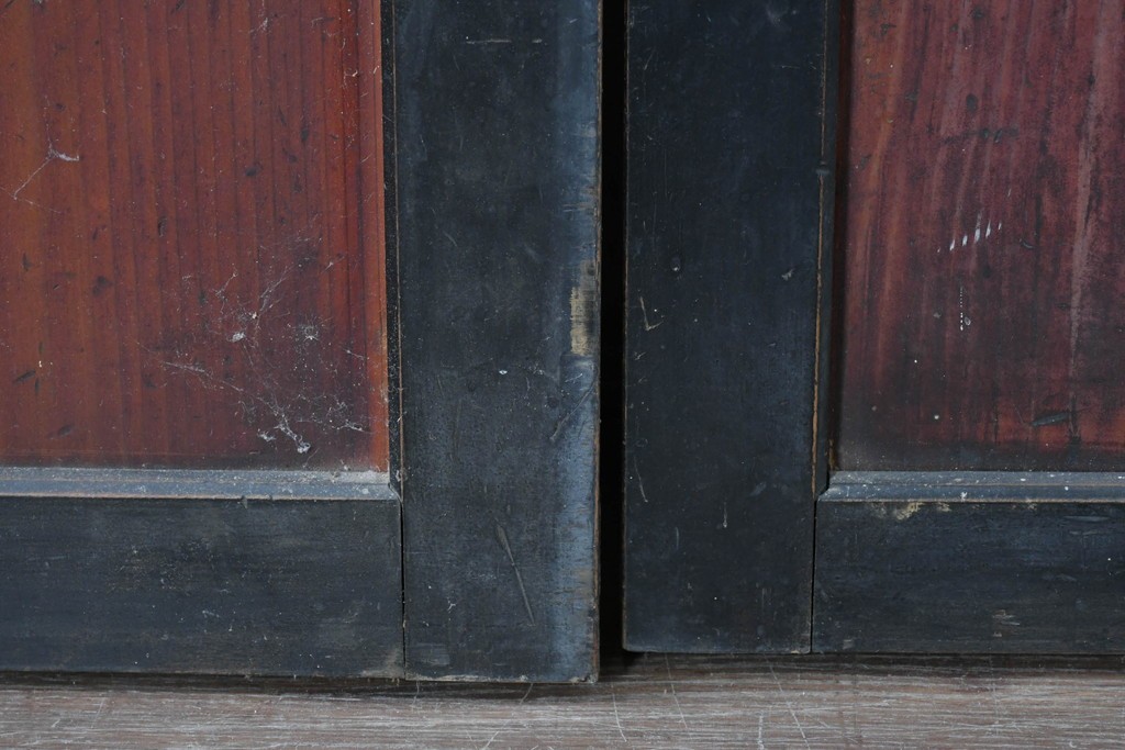 アンティーク建具　明治から大正期　すすけた風合いが魅力の格子帯戸4枚セット　(R-087457)