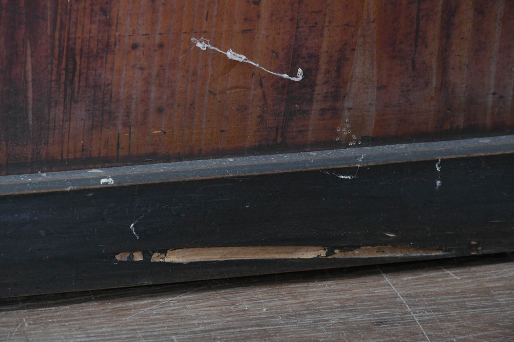 アンティーク建具　明治から大正期　すすけた風合いが魅力の格子帯戸4枚セット　(R-087457)