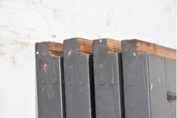 アンティーク建具　明治から大正期　すすけた風合いが魅力の格子帯戸4枚セット　(R-087457)