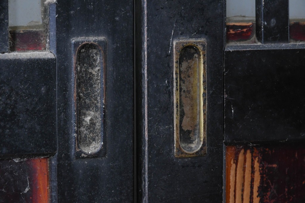 アンティーク建具　明治から大正期　すすけた風合いが魅力の格子帯戸3枚セット　(R-087458)