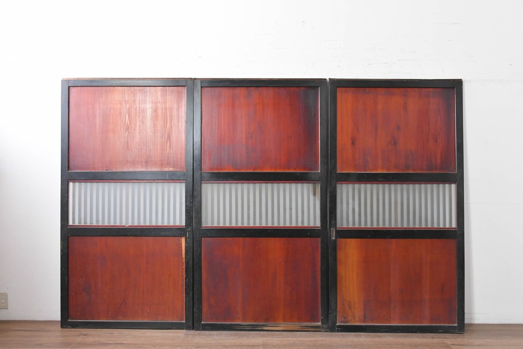 アンティーク建具　明治から大正期　すすけた風合いが魅力の格子帯戸3枚セット　(R-087458)