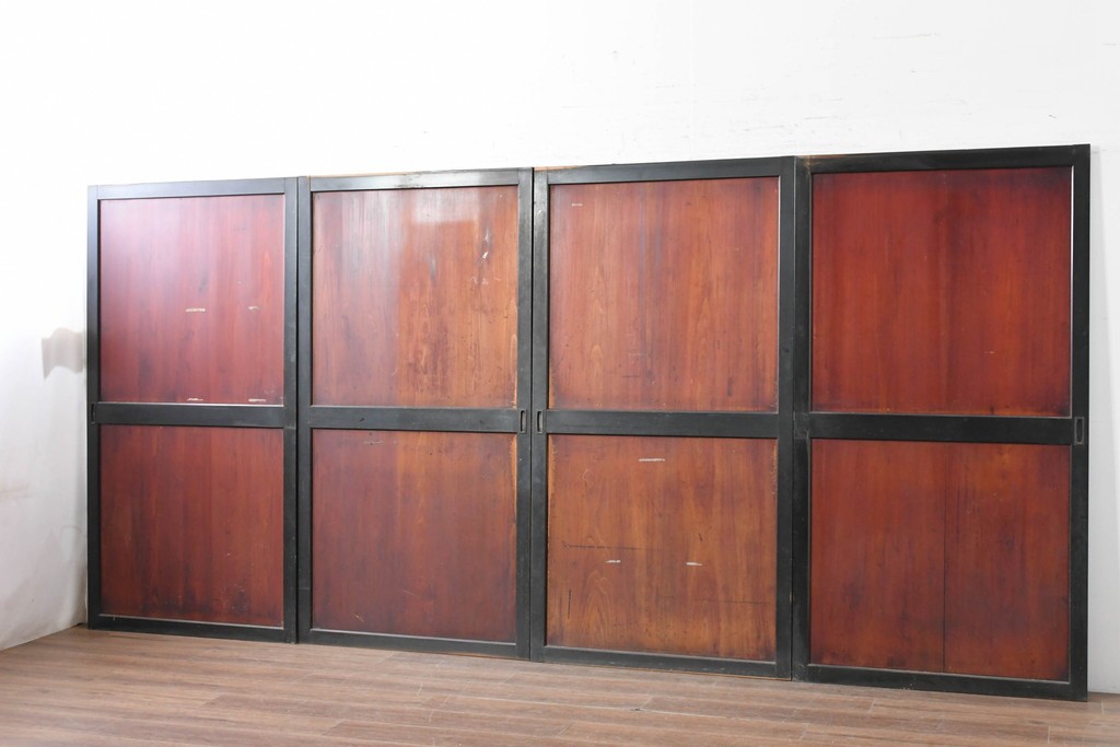 アンティーク建具　明治期　味わい深い木肌と黒框のコントラストが印象的な板戸4枚セット　(R-087459)