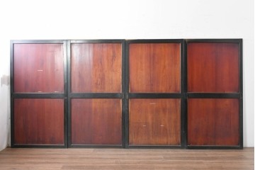 アンティーク建具　明治期　味わい深い木肌と黒框のコントラストが印象的な板戸4枚セット　(R-087459)