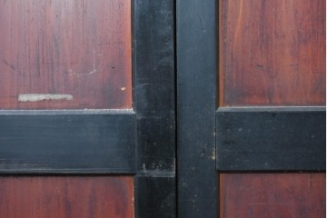 アンティーク建具　明治期　味わい深い木肌と黒框のコントラストが印象的な板戸4枚セット　(R-087459)