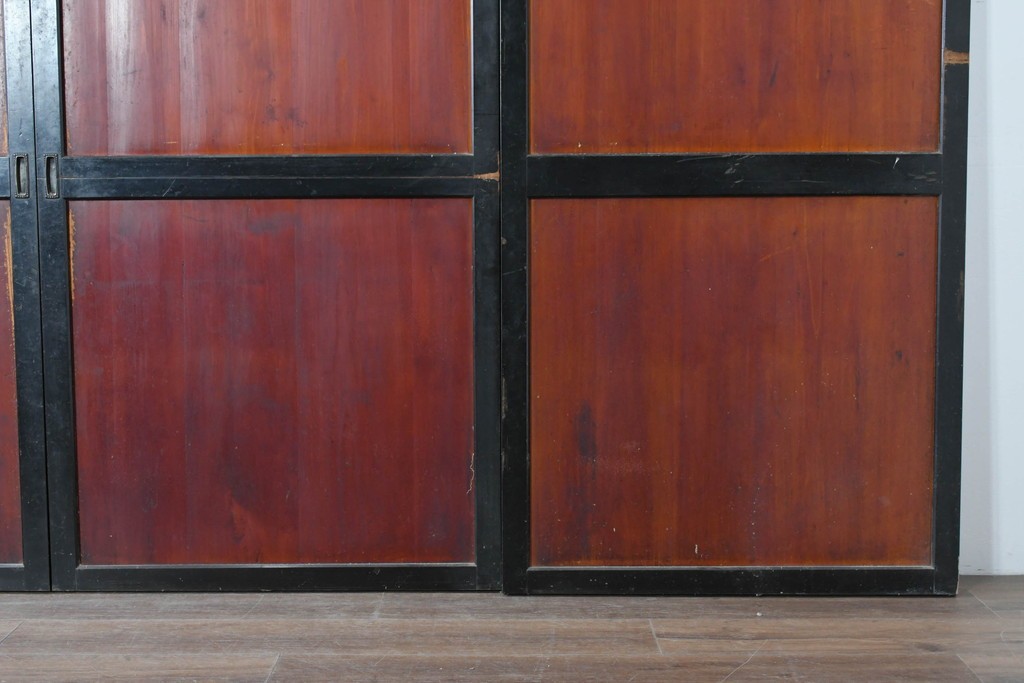 アンティーク建具　明治期　味わい深い木肌と黒框のコントラストが印象的な板戸4枚セット　(R-087459)