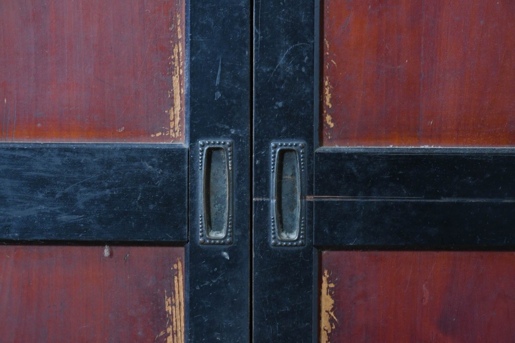 アンティーク建具　明治期　味わい深い木肌と黒框のコントラストが印象的な板戸4枚セット　(R-087459)