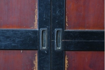 アンティーク建具　明治期　味わい深い木肌と黒框のコントラストが印象的な板戸4枚セット　(R-087459)