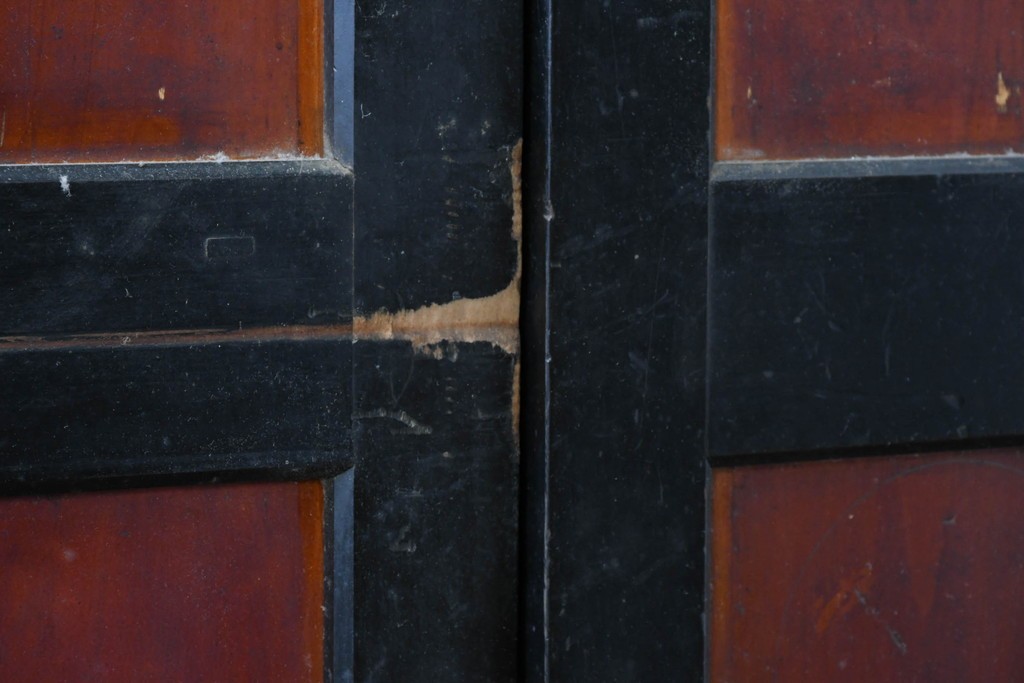 アンティーク建具　明治期　味わい深い木肌と黒框のコントラストが印象的な板戸4枚セット　(R-087459)