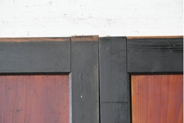 アンティーク建具　明治期　黒い框に板戸面が映える板戸2枚セット　(R-087460)