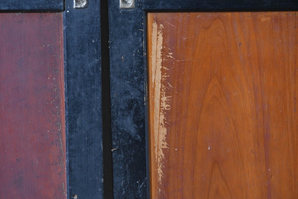 アンティーク建具　明治期　黒い框に板戸面が映える板戸2枚セット　(R-087460)