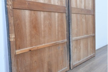 アンティーク建具　明治期　黒い框に板戸面が映える板戸2枚セット　(R-087460)