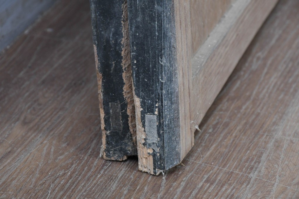 アンティーク建具　明治期　黒い框に板戸面が映える板戸2枚セット　(R-087460)