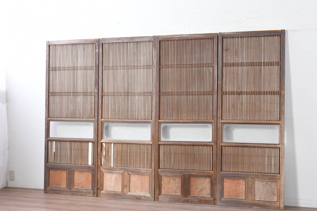 アンティーク建具　昭和初期　裏障子付き　すっきりとした細身の桟が美しい幅狭格子戸4枚セット　(R-087461)