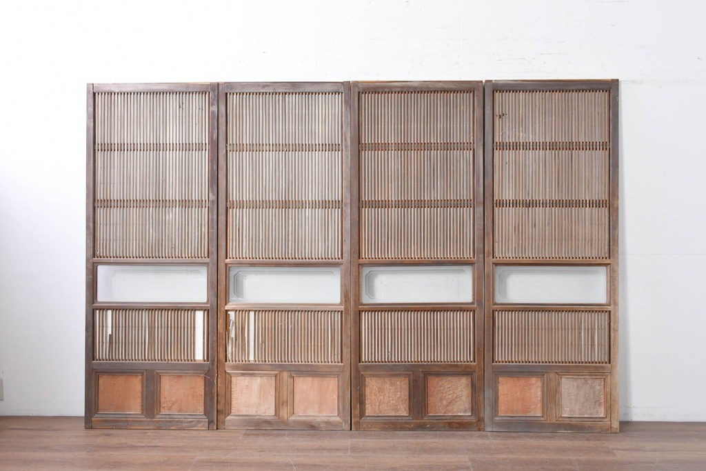 アンティーク建具　昭和初期　裏障子付き　すっきりとした細身の桟が美しい幅狭格子戸4枚セット　(R-087461)